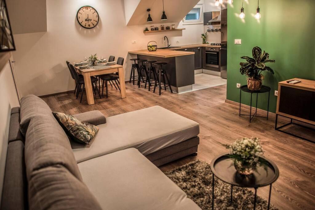 Appartamento Soul House Omiš Esterno foto