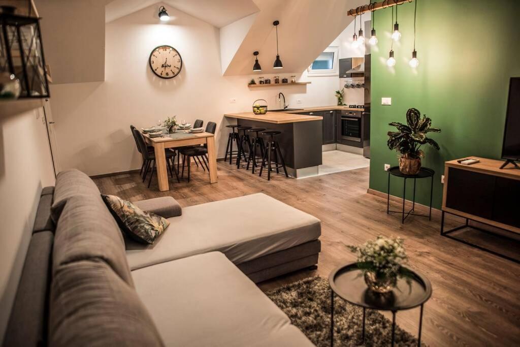 Appartamento Soul House Omiš Esterno foto