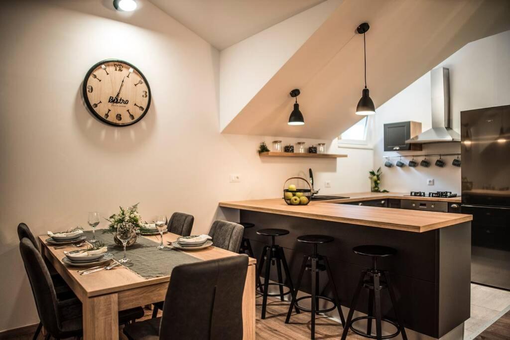 Appartamento Soul House Omiš Esterno foto